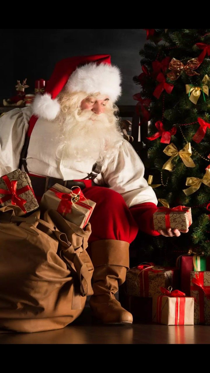 Priest forced to apologise for telling children that Santa is not real