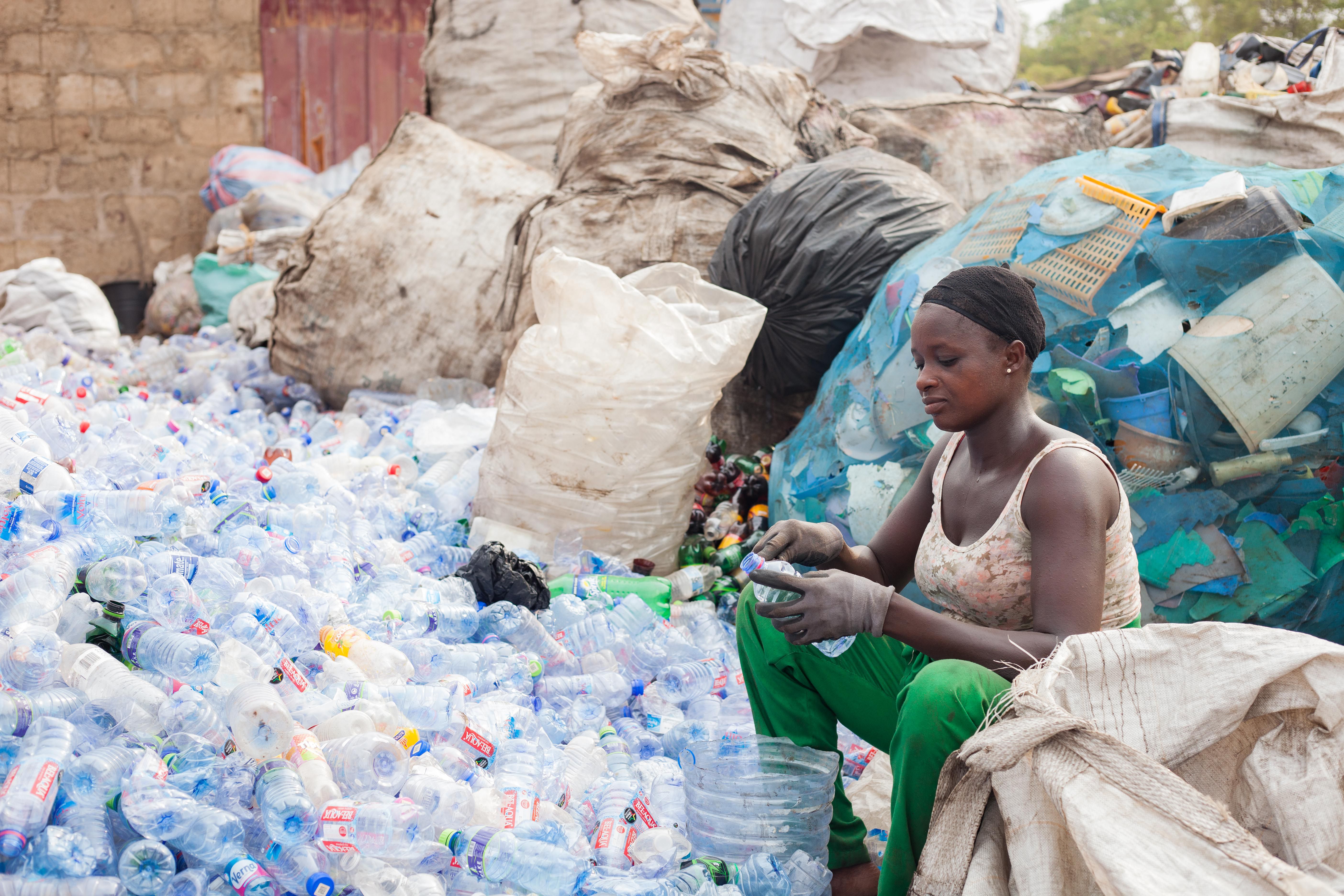 5 simple ideas to turn plastic waste into treasure