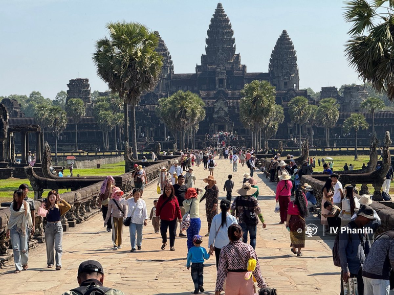 The photo shows local and international tourists visiting Angkor Wat on January 1. Photo: Iv Phanith