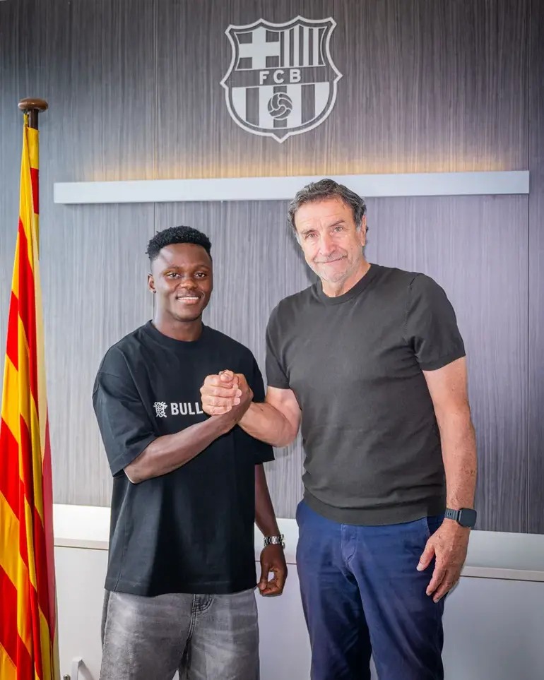Issah and  Director of Youth Football José Ramón Alexanko, while Issah completed his medical examinations