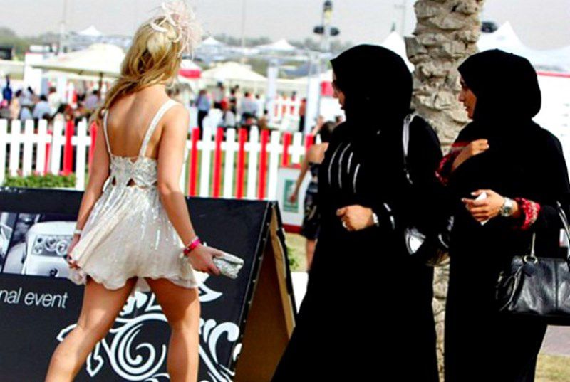 5 countries with the strictest dress codes