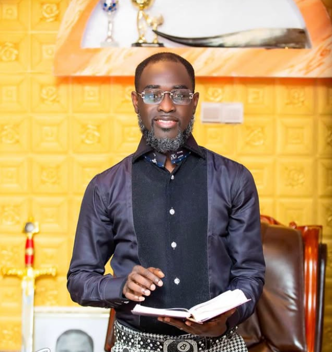 Prophet Ogyaba lays a death curse on other men of God for condemning his infidelity