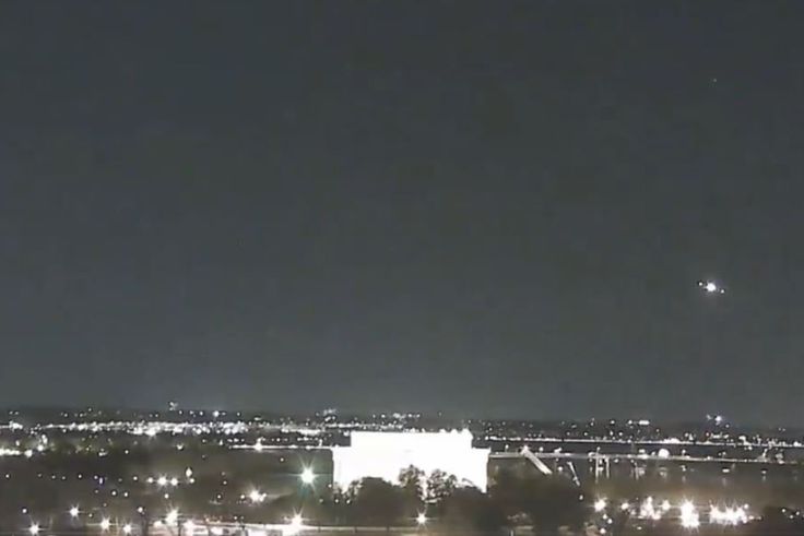 60 people feared dead in a plane crash near Washington D.C.