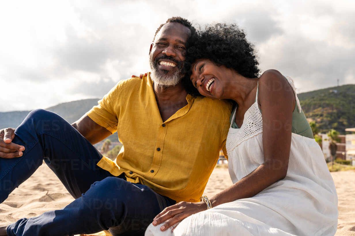 5 things men do that women secretly love (but will never admit)