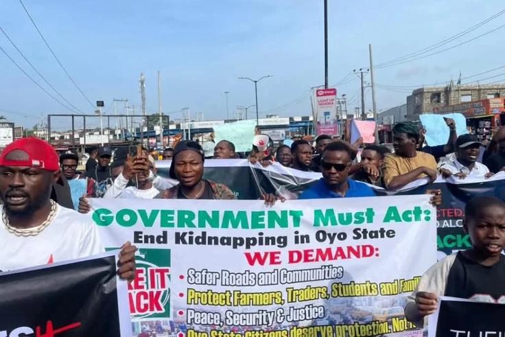 Protest erupts in Ibadan over abducted Oyo pupils, teachers as NUT begins indefinite strike