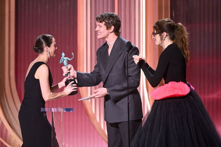 Connor Storrie (Heated Rivalry Star) presents the award for Best Female Actor in a Drama Series to Keri Russell.