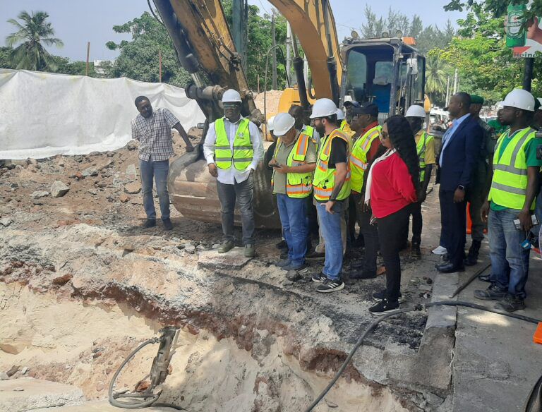 Gridlock: Umahi apologises to Lagosians, Tinubu, says bridge closed without approval