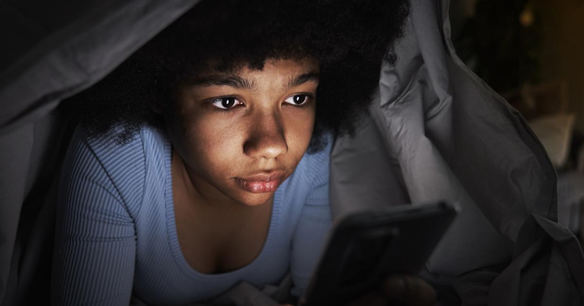 Smartphone Health Hazards: 6 Ways Your Device Is Slowly Harming You