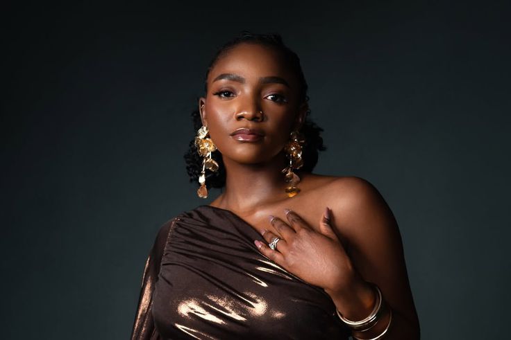 Simi reveals why she has no friends in the entertainment industry