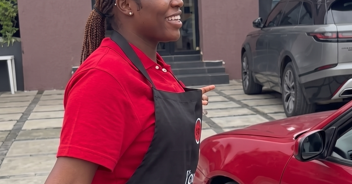 Hilda Baci steps out of restaurant to attract customers in viral video