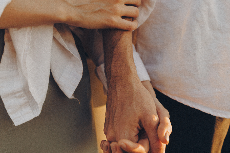 Real Love vs Internet Love: Understanding the Signs of a Healthy Relationship