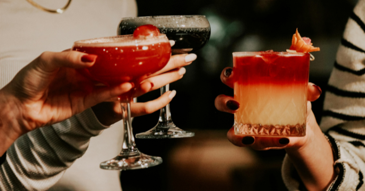 8 Best Cocktail-Inspired Fragrances for a Luxe, Jazz Club Vibe