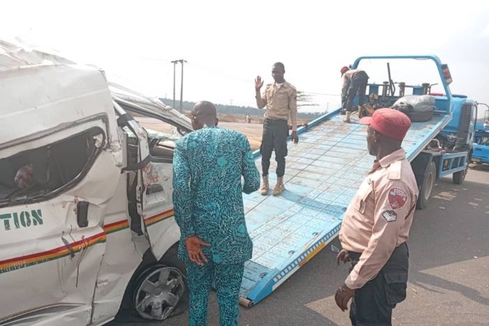 Road crash along Umuahia-Enugu Expressway at the Ohiya Mechanic Village axis of the expressway