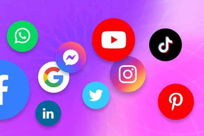 How to keep up with social media trends without getting distracted