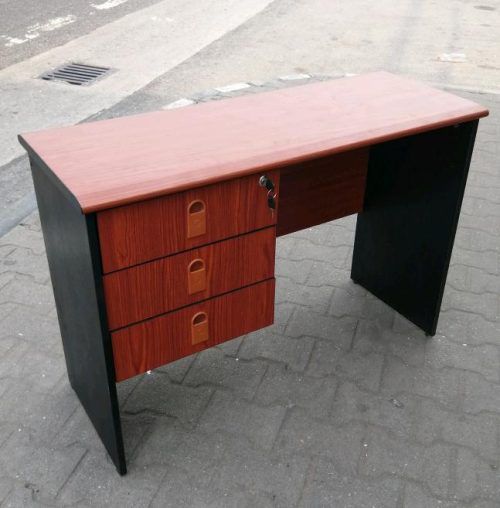 Reading-Table-Essential-Items-To-Buy-In-Your-New-Home