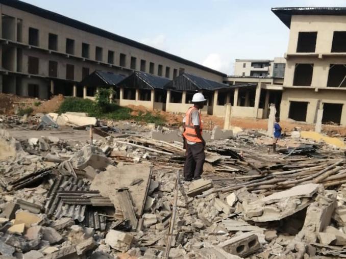 LASBCA carried out a partial demolition of buildings behind Barracks Bus Stop in Surulere