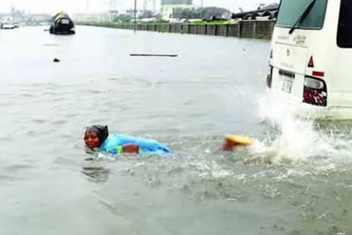 Surviving Lekki flood - how to get to work without staining your suit