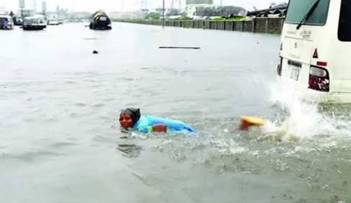 Surviving Lekki flood - how to get to work without staining your suit