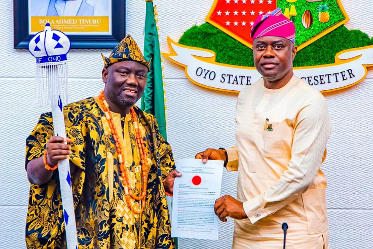 PHOTOS: Gov Makinde presents staff of office to new Alaafin of Oyo