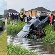 Outrage as police frees man who attempted to steal ₦130m Toyota Tundra and crashed it into Lagos canal
