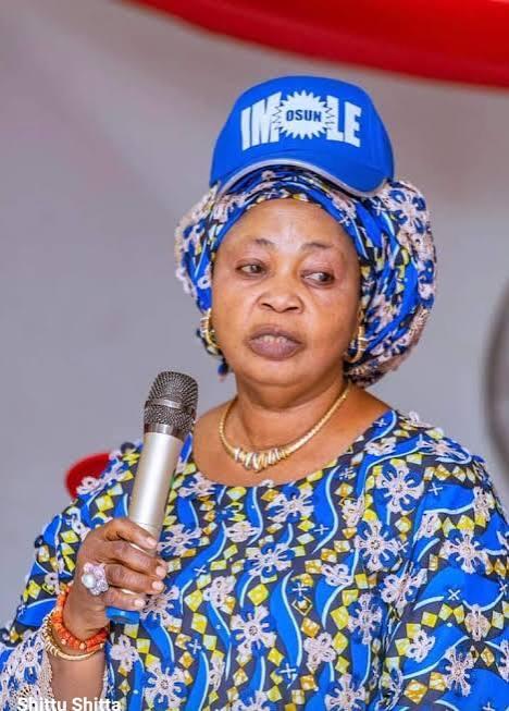 Yeyeluwa Modupe Adeleke-Sanni deliverig a speech while wearing a blue cap bearing Ademola Adeleke's campaign tag "IMOLE OSUN".