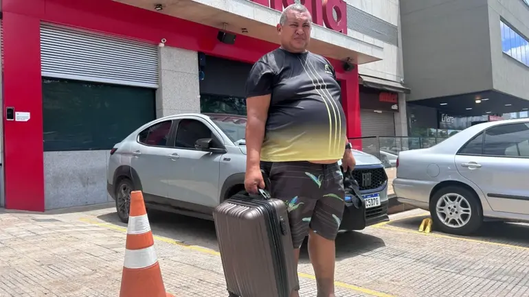 Edimar Rocha Martins travelled from Imperatriz, in Maranhão state, to meet his online girlfriend, who was AI-generated.