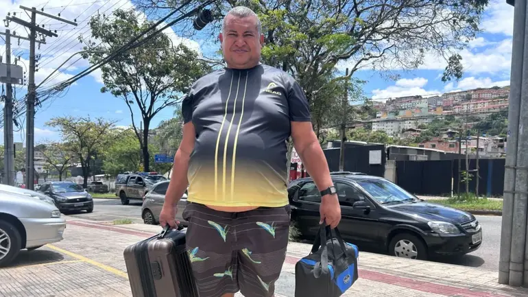 Edimar Rocha Martins travelled from Imperatriz, in Maranhão state, to meet his online girlfriend, who was AI-generated.