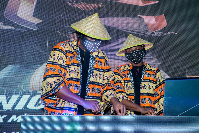 #TogetherWeMakeIt: Meet the crews building together