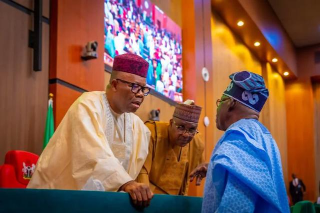 President Bola Tinubu exchanged pleasantries with Senate President, Godswill Akpabio on the floor of the National Assembly.