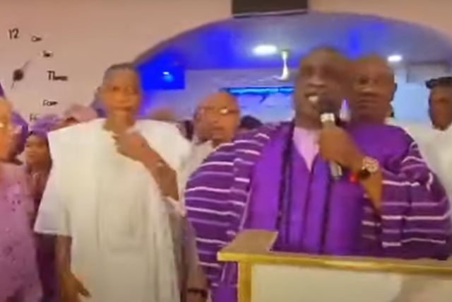 Screenshot from the viral video showing the moment Otunba Kunle Akinyele collapsed. Photo: YouTube/The Matrix News