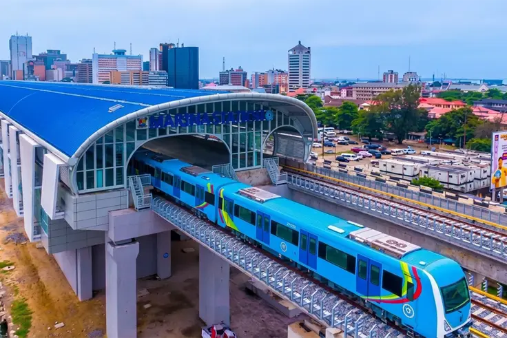 Lagos bans passengers from carrying heavy loads on BRT and public buses