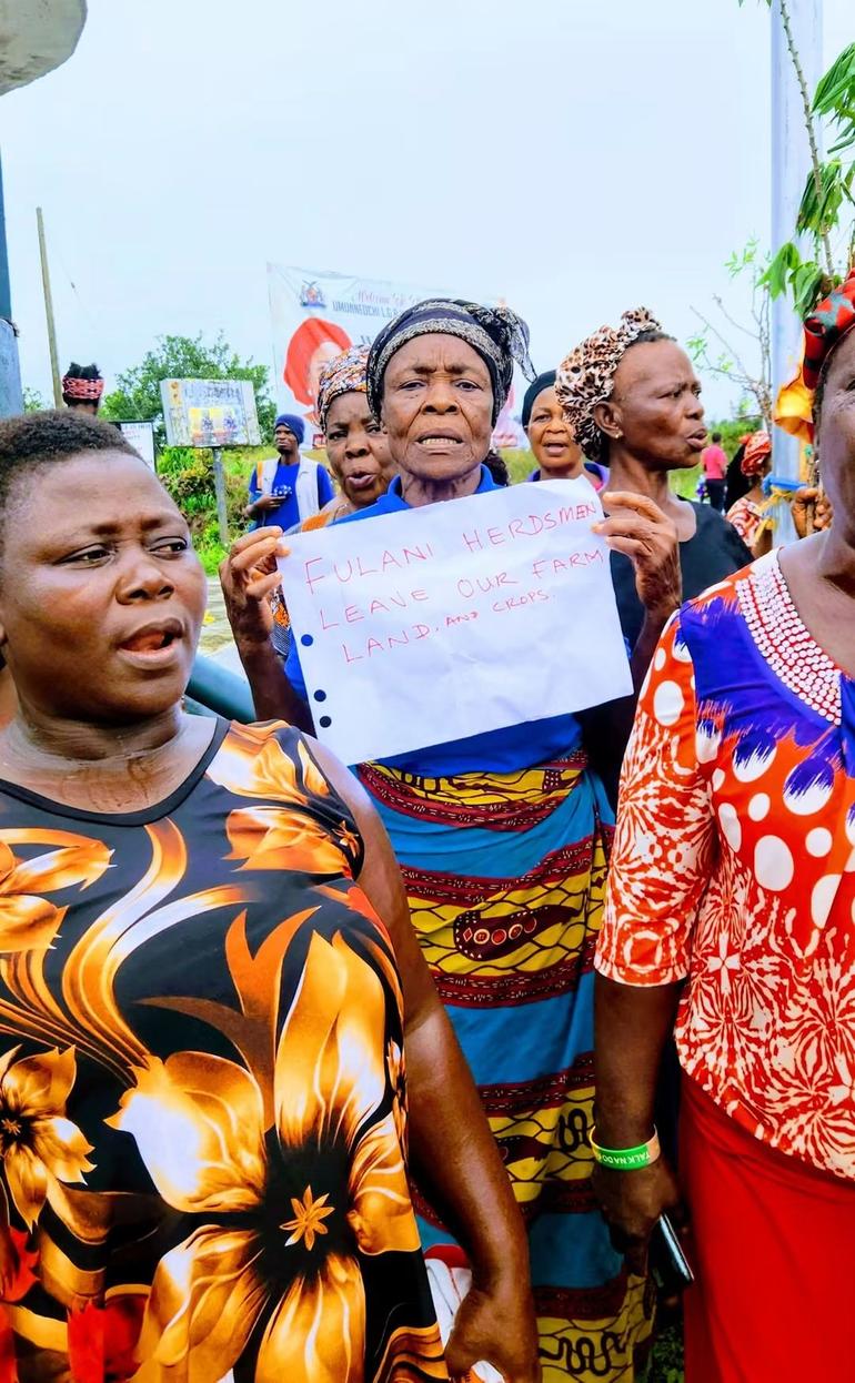 Women in Obinolu Ngodo protesting
