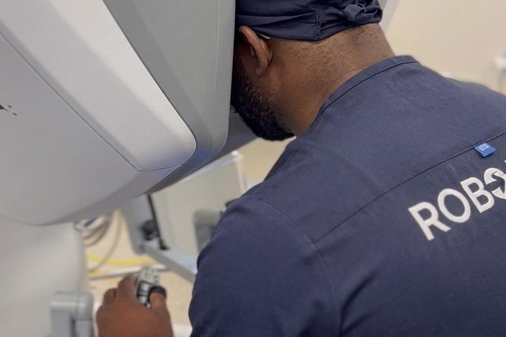 Surgeon in Ogun remotely removes cancerous kidney from patient in Abuja using surgical robot in Nigeria’s first tele-robotic surgery