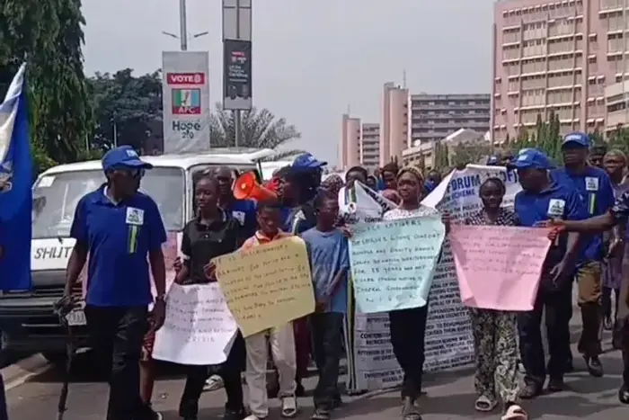 Retired police officers, wives protest over pension bill