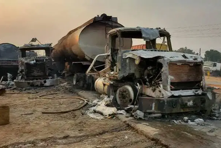 Many feared dead, 8 vehicles burnt as petrol tanker explodes in Enugu