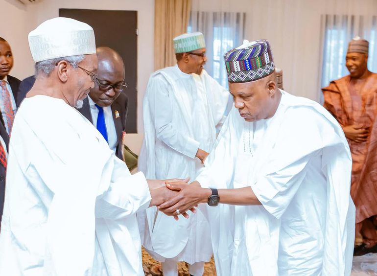 PHOTOS: Buhari leaves Daura residence after nearly 2 years, relocates to Kaduna