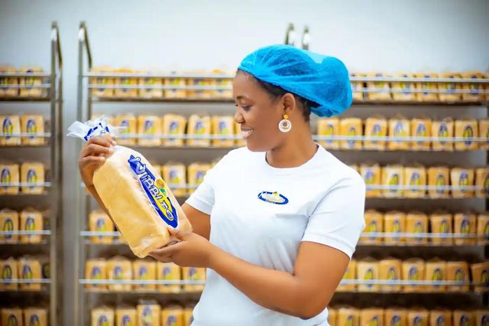 This bread lasts more than 1 week, stays fresh, super tasty and nourishing