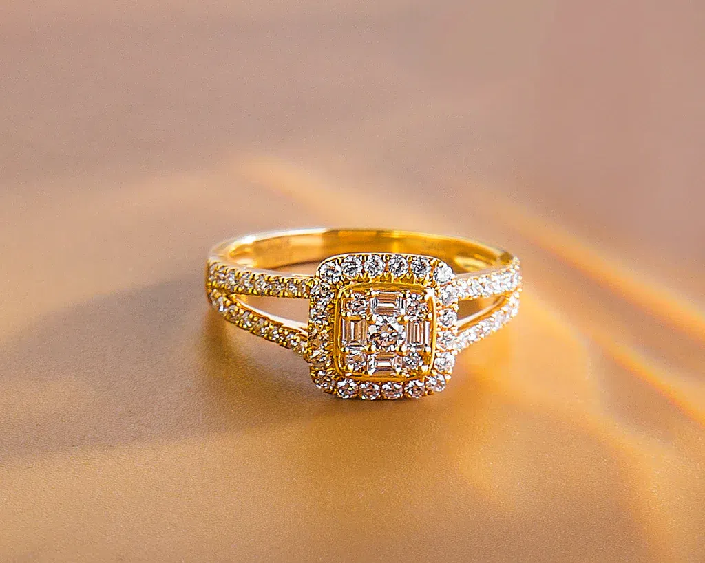 JUNE 18Karat Yellow Gold Diamond Engagement Ring