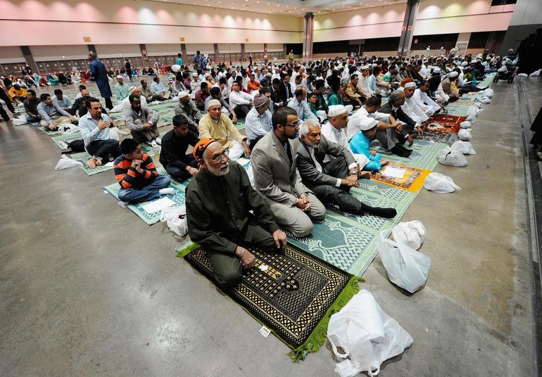 Muslims in Los Angeles mark the ebgining of Eid Ul-Fitr