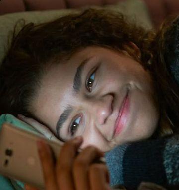 A sweet morning or late-night text can leave her feeling cherished all day. (Zendaya)