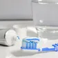 Vous mouillez votre brosse à dents ? Erreur !