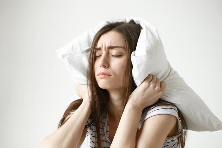 Stress, fatigue et écrans : les nouvelles sources silencieuses des maux de tête