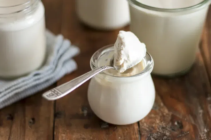 Plus calorique que du camembert, ce yaourt qu’on pense sain est à éviter