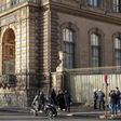 Cambriolage au Louvre : un Sénégalais, surnommé "Doudou Cross Bitume", principal suspect