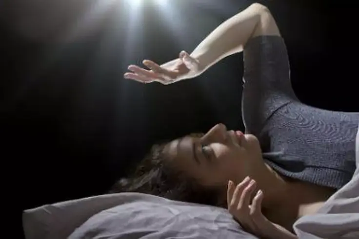 Dormir dans l’obscurité totale : le secret d’un sommeil réparateur