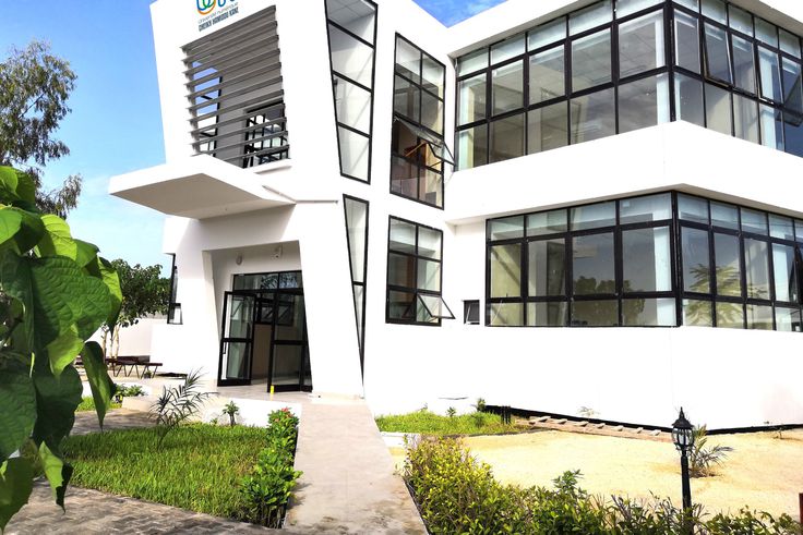 Université numérique CHK : des étudiants de Master 2 s’insurgent contre une réinscription obligatoire à 50 000 F