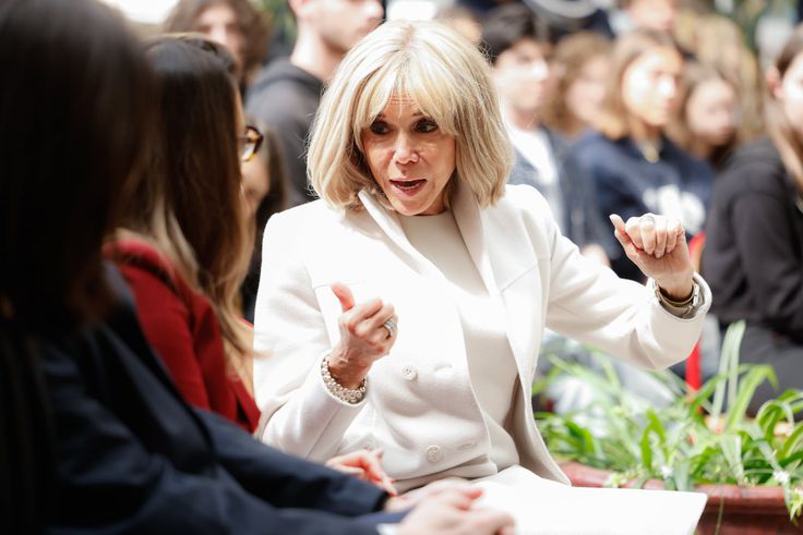 Brigitte Macron qualifie des militantes féministes de « sales connes »