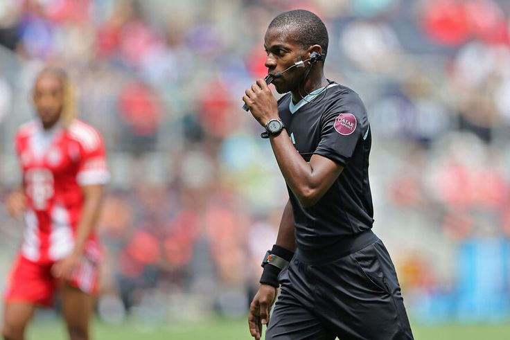 Les Super Eagles surclassent les Fennecs, l'Algérie charge l'arbitre sénégalais