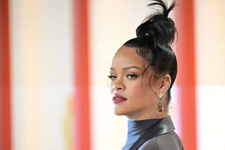 Los Angeles : la résidence de Rihanna visée par des tirs, une suspecte interpellée