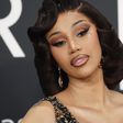 Cardi B visée par une enquête après avoir jeté son micro sur son public